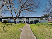 Building Photo - 2702 Wallin Dr