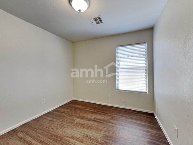 Building Photo - 11436 E Pronghorn Ave