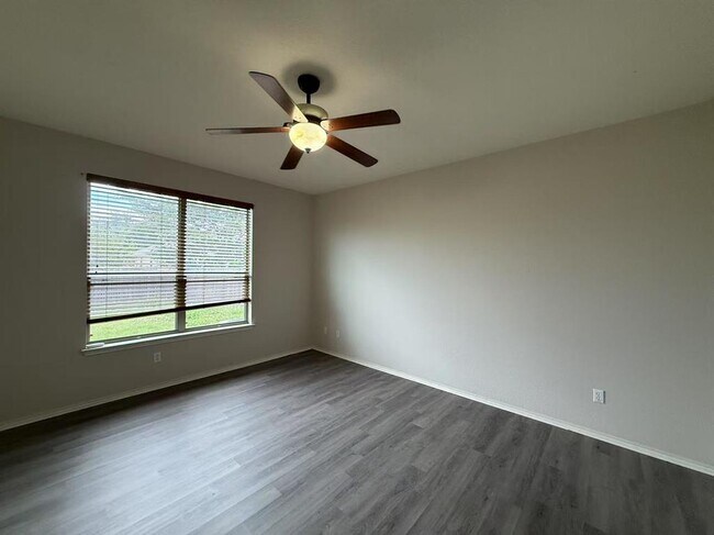 Building Photo - 1722 E Mesa Park Dr