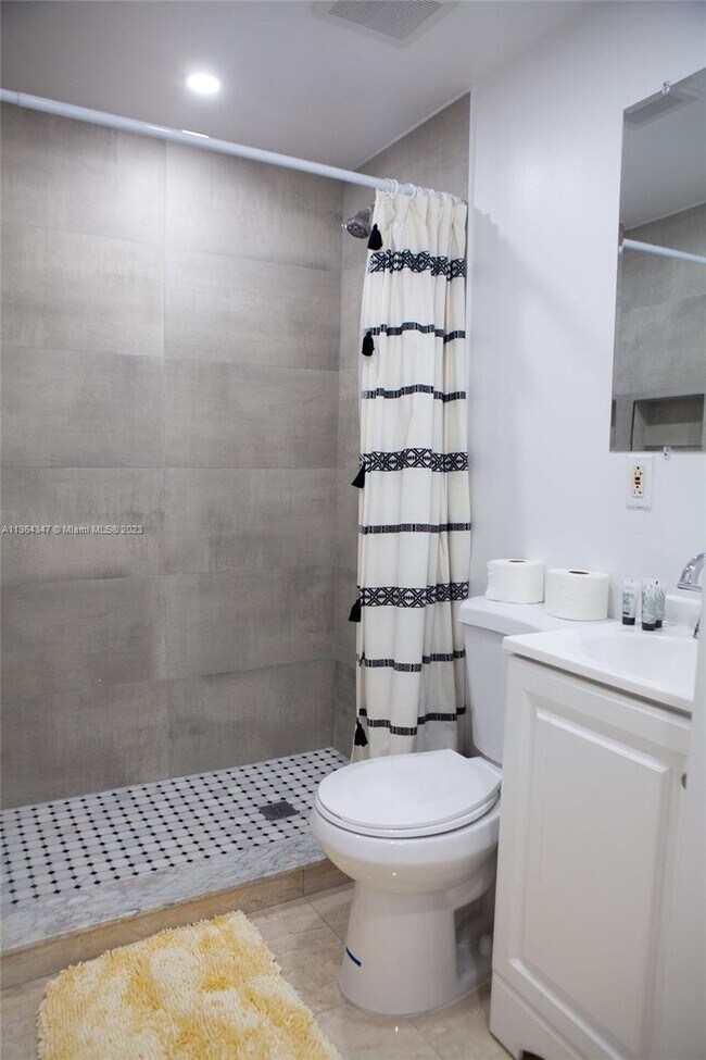 Building Photo - 1821 Harding St