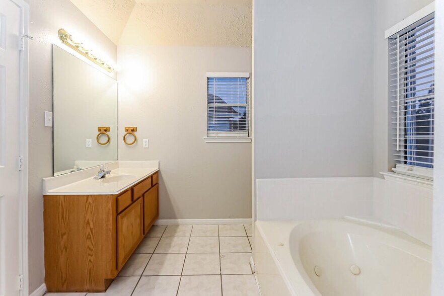 Building Photo - 20415 Blue Beech Dr