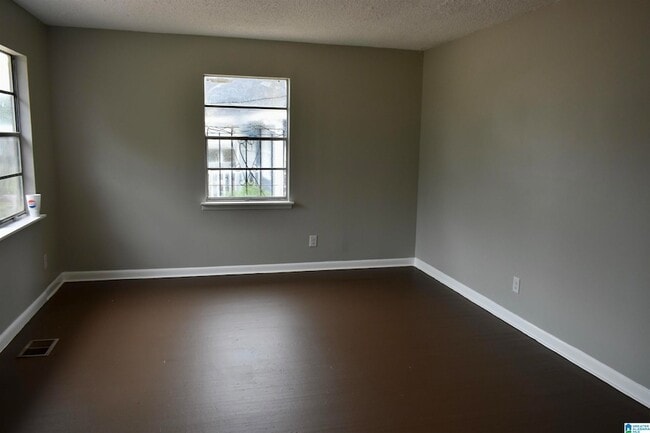 Building Photo - 3720 Howard Ave SW