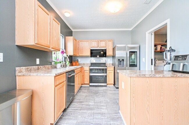 Building Photo - 5469 Fairford Ct