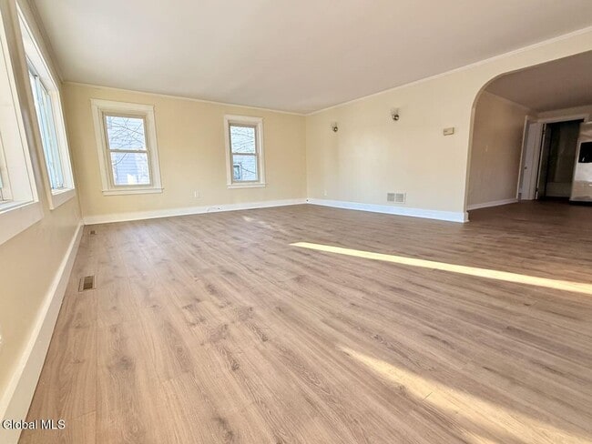 Building Photo - 314 Main St