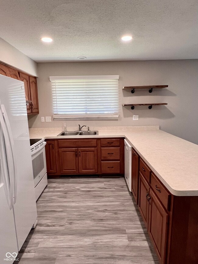 Building Photo - 6827 Azalea Dr