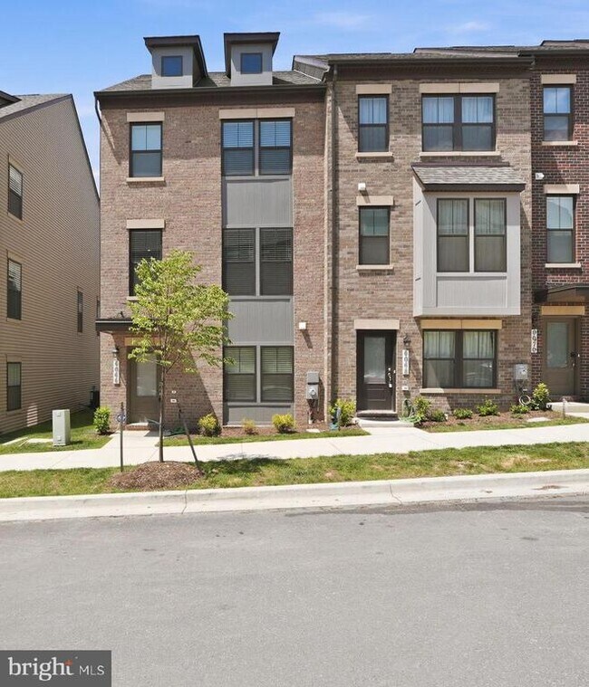 Building Photo - 6066 Beake St