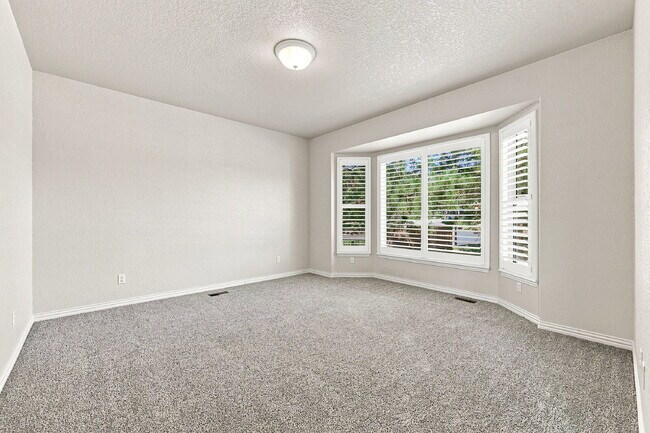 Building Photo - $3,040.95, 6 bed, 4 bath located in Colorado Springs