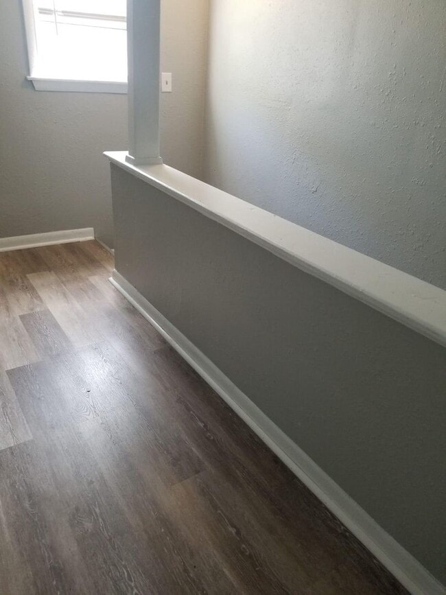 Building Photo - 3 Bdr Large Single Family House in a Nice ...