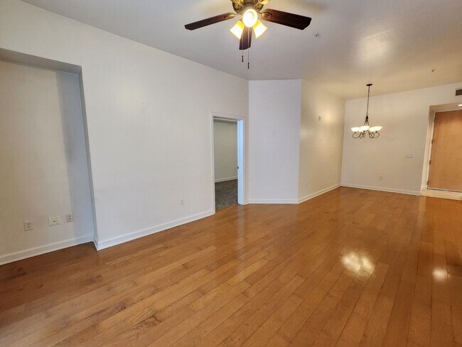 Building Photo - Luxury Mid-rise Condo unit  located on the...