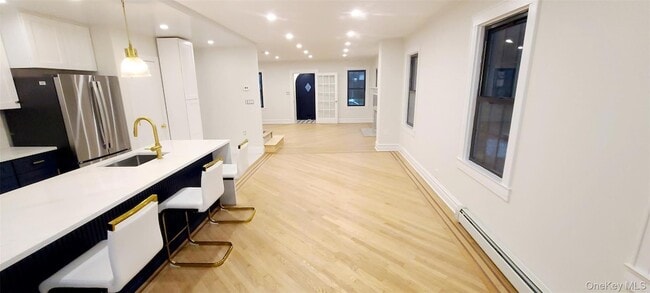 Building Photo - 88-37 62nd Dr