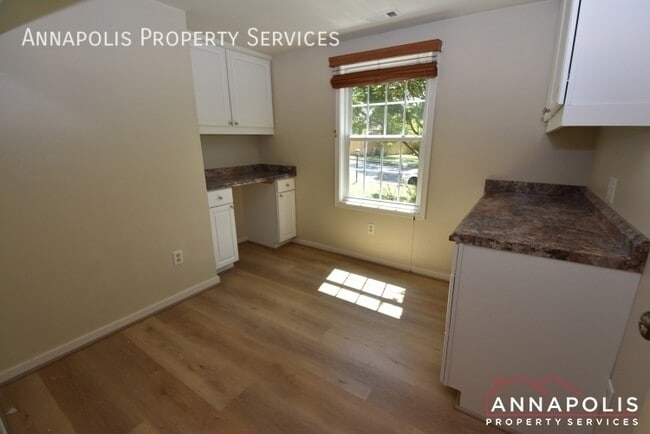 Building Photo - 821 Macsherry Dr