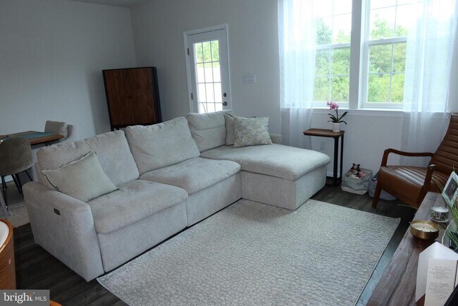 Building Photo - 213 Mazzeo Dr