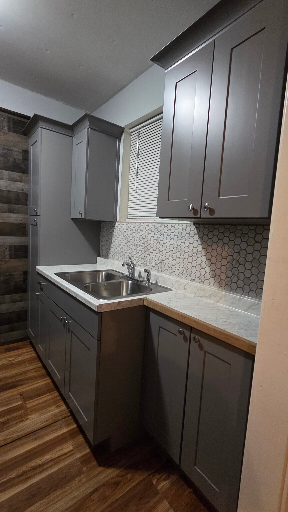 Building Photo - 6316 Victoria St