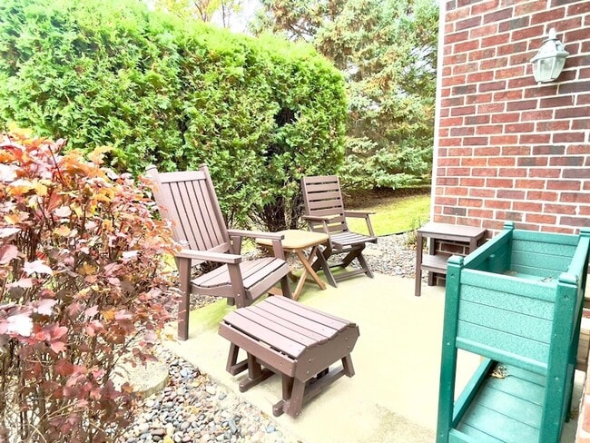 Building Photo - 12022 Vermillion St NE