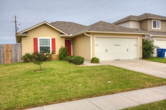 Building Photo - 2233 Abeto Dr