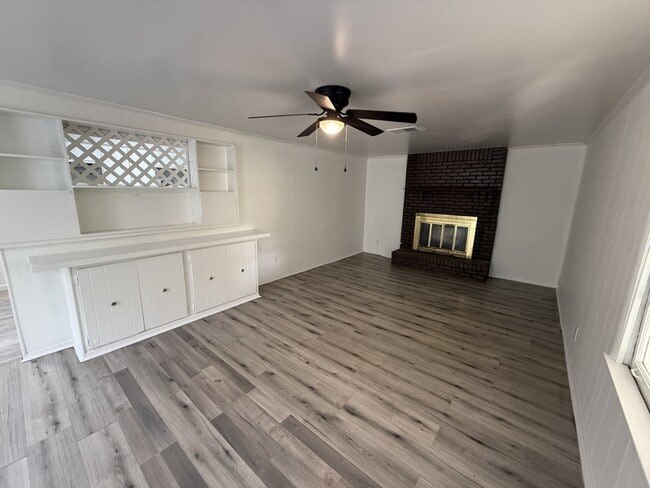 Building Photo - 914 Stratford Rd