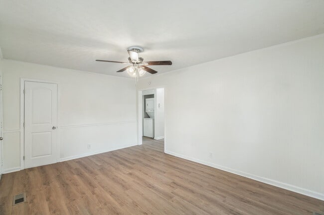 Building Photo - 2324 Greenfield Ln