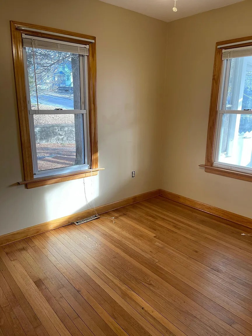 Building Photo - 33 Woodbine St