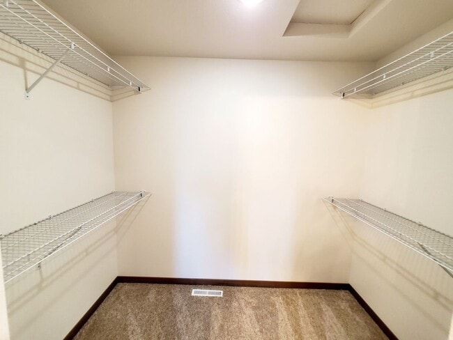 Building Photo - 4450 Cumberland Loop