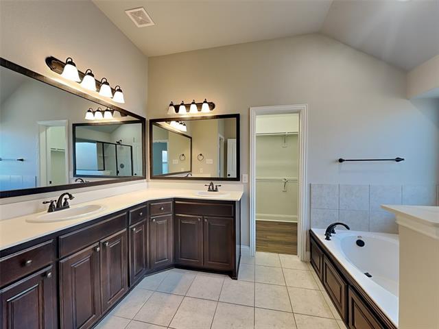 Building Photo - 900 McLynn Ct