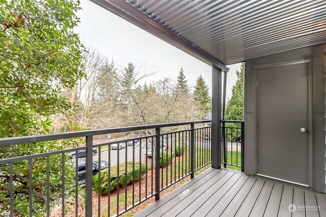 Building Photo - Lovely 2-Bedroom End Unit Condo in Cedarwo...