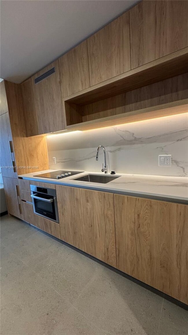 Building Photo - 11 NE 6th St