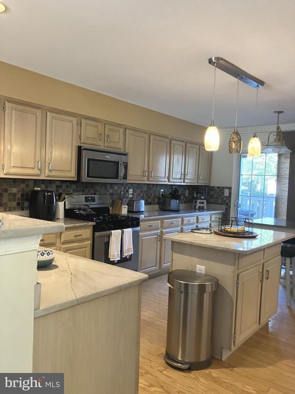 Building Photo - 301 Deer Run Ct