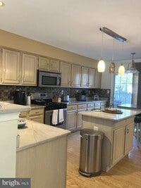 Building Photo - 301 Deer Run Ct