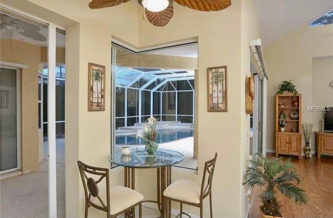 Building Photo - 692 Shadow Bay Way