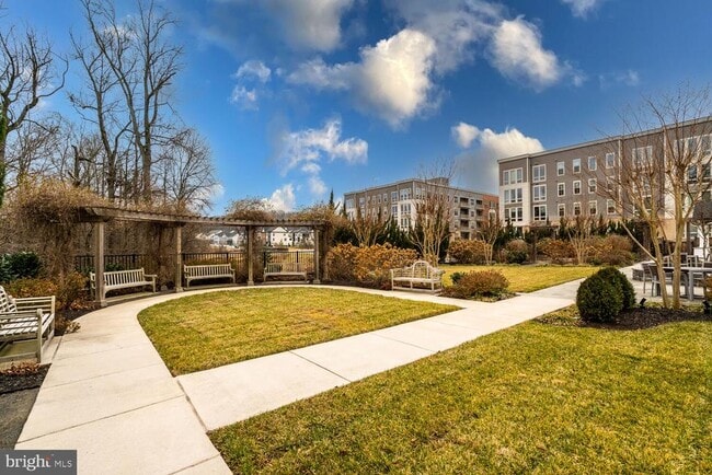 Building Photo - 7770 Belvale Dr