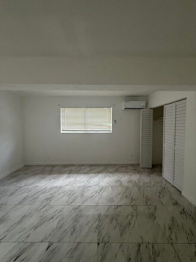 Building Photo - 6315 SW 32nd St