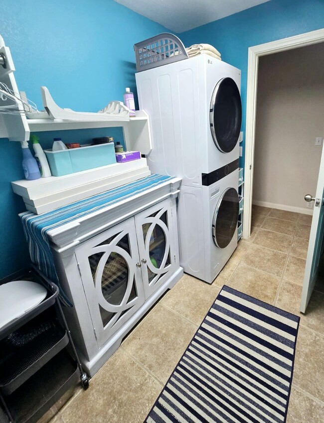 Building Photo - 10605 Lord Derby Dr