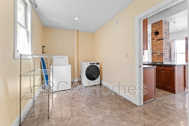 Building Photo - 1006 Lexington Ave