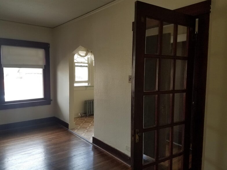 Living room - 3158 York St
