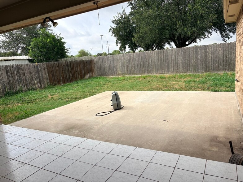 Backyard - 2921 W Iris Ave