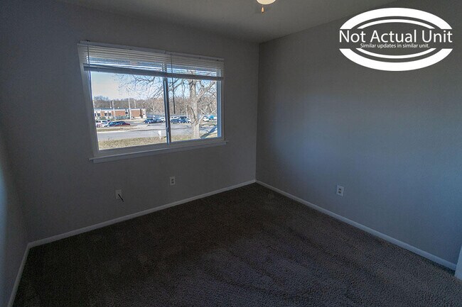 Building Photo - 2924 Leeway Dr