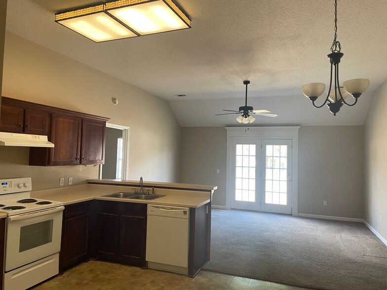 Building Photo - 140 Auburn Cir