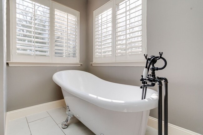 Building Photo - 1730 Bluffs Island Ct