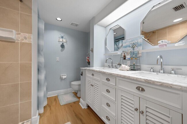 Building Photo - GORGEOUS 2 BEDROOM, 2 BATHROOM 1ST FLOOR CONDO LOCATED IN THE HIGHLY SOUGHT AFTER TENTH FAIRWAY A...