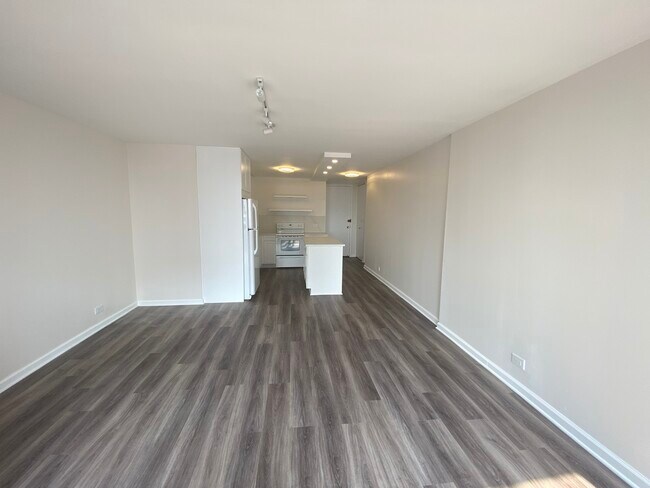 Building Photo - 1660 N La Salle Dr