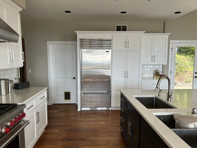 Subzero refrigerator - 3447 SW Doschview Ct