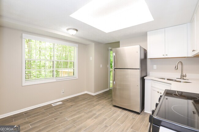 Building Photo - 1576 Ember Cir SW