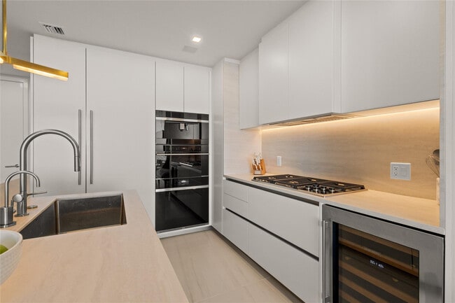 Building Photo - 900 N Ocean Blvd