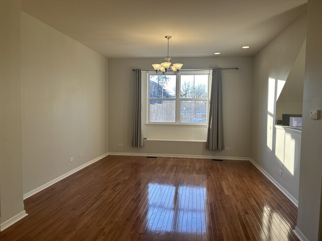 Building Photo - 1088 N Claremont Dr