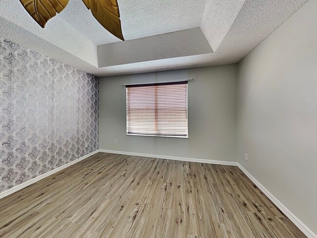 Building Photo - 728 Hardwood Cir