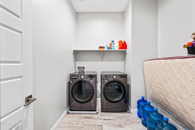 Building Photo - 4827 E Village Dr