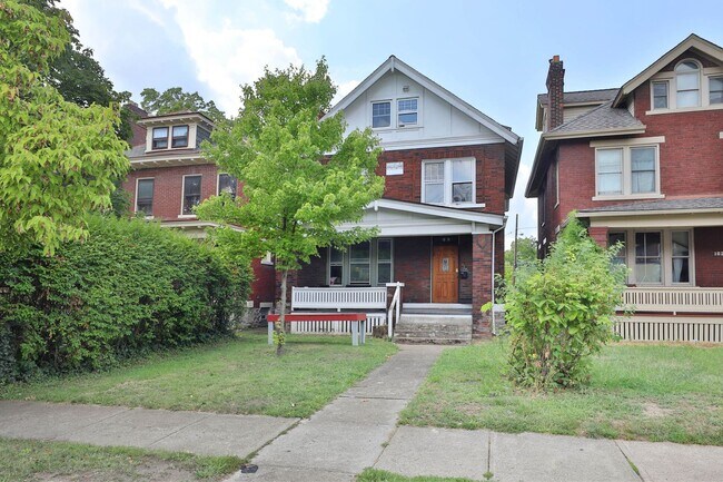 Building Photo - 1619 Summit St