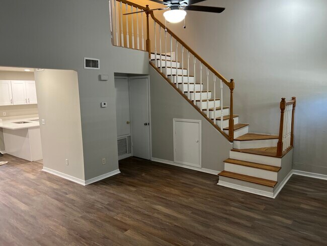 Building Photo - 476 Sand Lime Rd