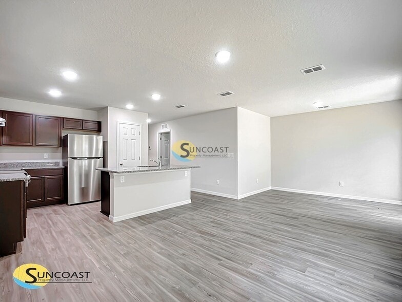 Building Photo - 127 Wellwood Ln