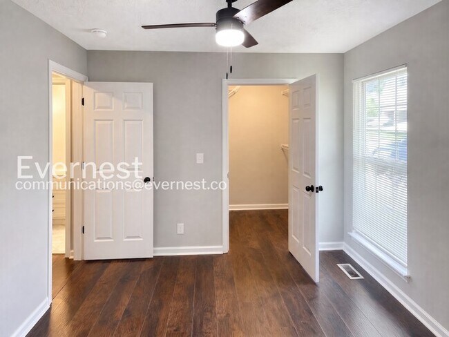 Building Photo - 3 Bed, 2 Bath Home with Off-Street Parking / Pet-Friendly / Available Now!